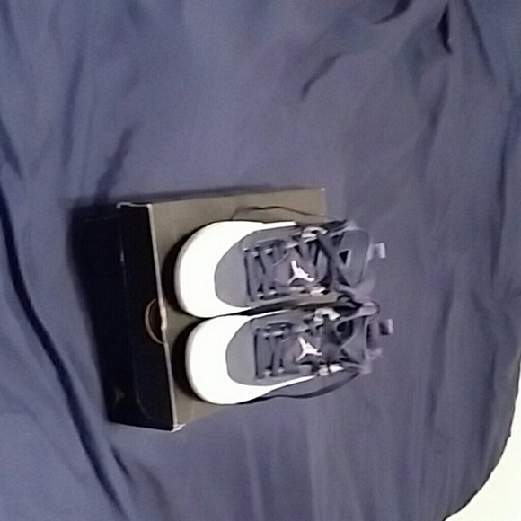 Michael jordans children sneakers - Picture 2 of 2